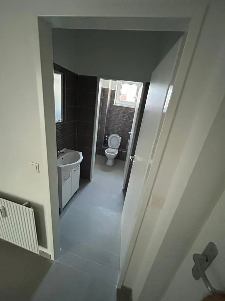 4-Zimmer-Gewerbeimmobilie mieten in Baden – 172 m², € 1.500 – Bild 11 von 12
