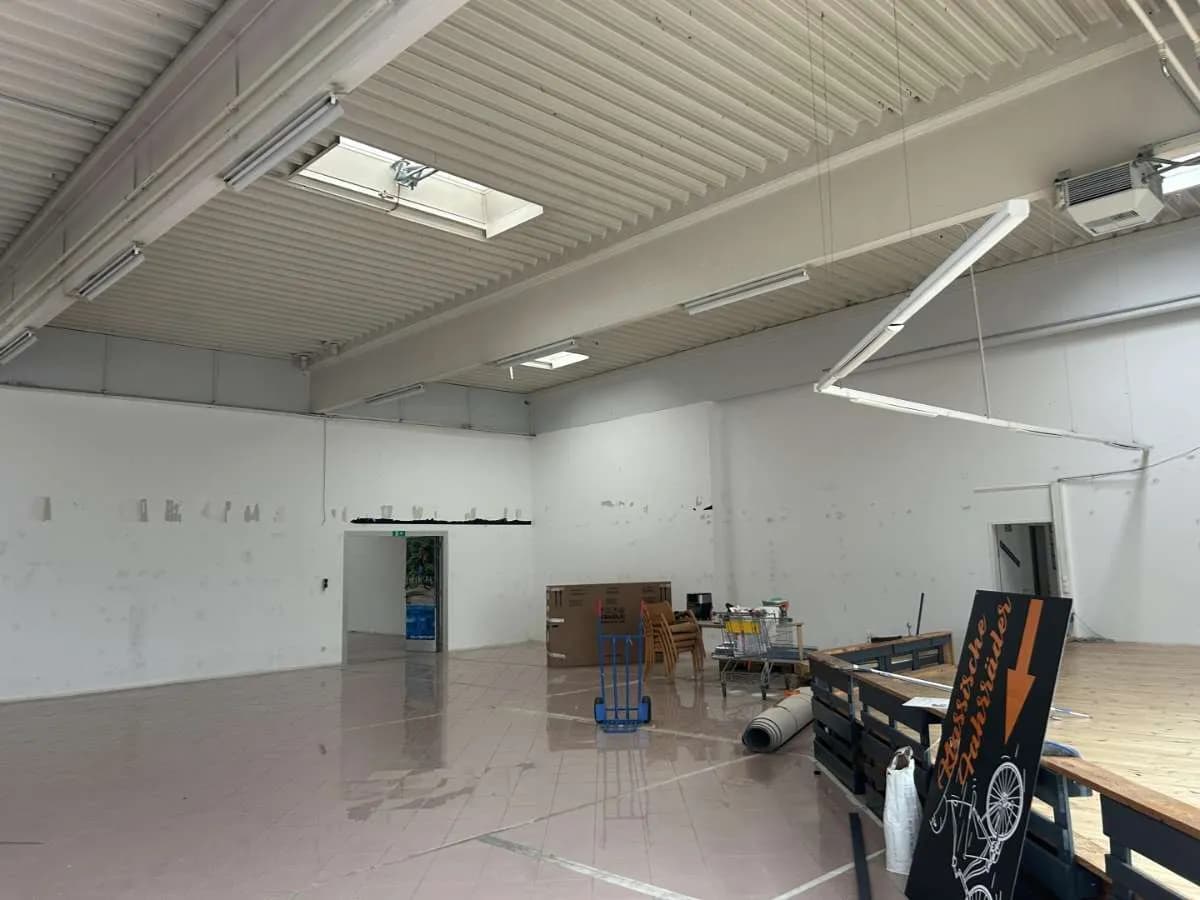 Gewerbeimmobilie mieten in Linz Land – 979 m², € 6.666 – Bild 2 von 8