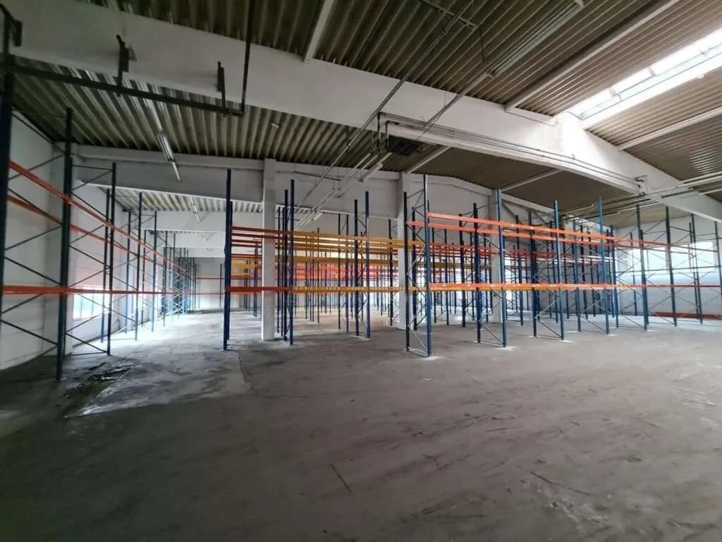 Gewerbeimmobilie mieten in Wiener Neustadt Land – 890 m², € 5.390