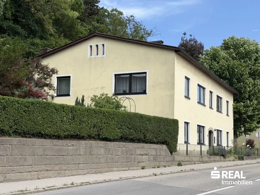 Haus kaufen in Perg – 262 m², € 183.000