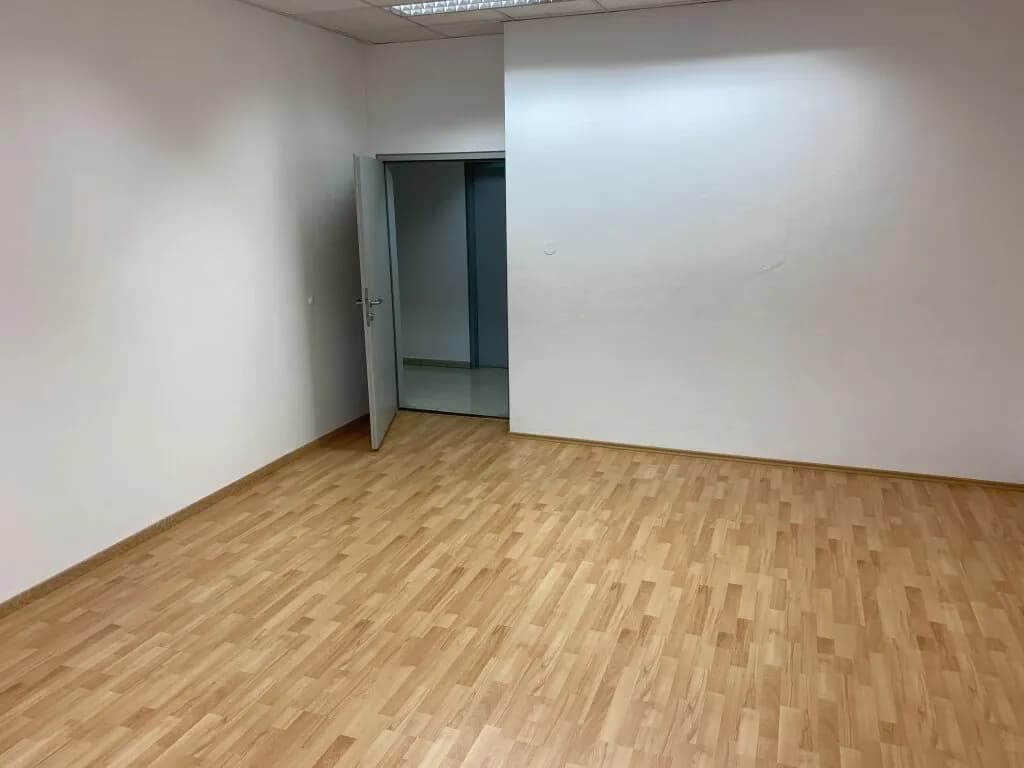 1-Zimmer-Gewerbeimmobilie mieten in Linz – 22 m², € 319 – Bild 2 von 7