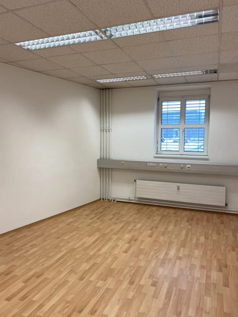 1-Zimmer-Gewerbeimmobilie mieten in Linz – 22 m², € 319 – Bild 3 von 7