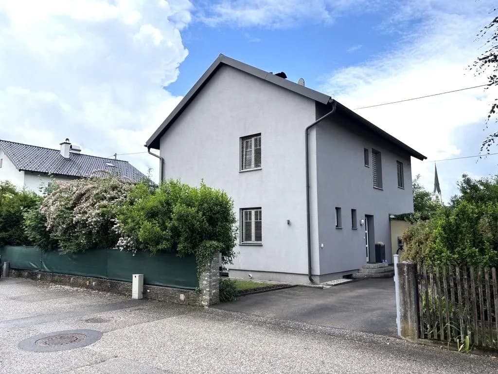 6-Zimmer-Haus kaufen in Vöcklabruck – 149,7 m², € 630.000 – Bild 2 von 15