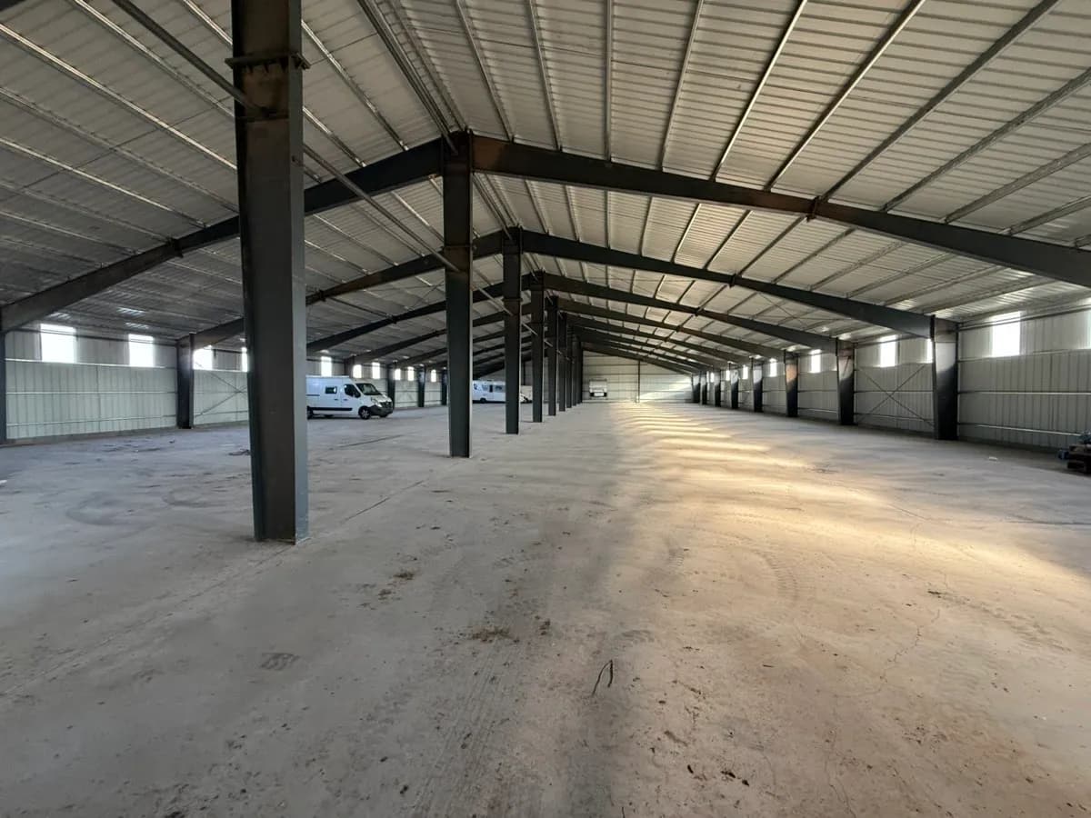 Gewerbeimmobilie mieten in Gänserndorf – 1 750 m², € 5