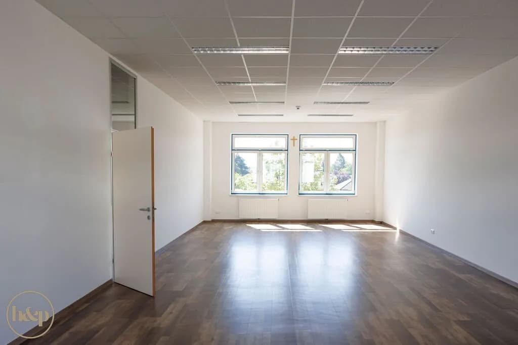 10-Zimmer-Gewerbeimmobilie mieten in Sankt Pölten – 403 m², € 5.468 – Bild 4 von 19