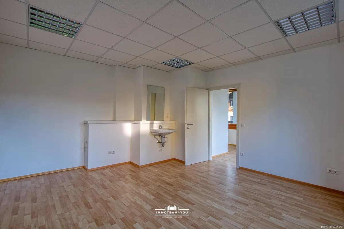 2-Zimmer-Gewerbeimmobilie mieten in Vöcklabruck – € 665 – Bild 2 von 15