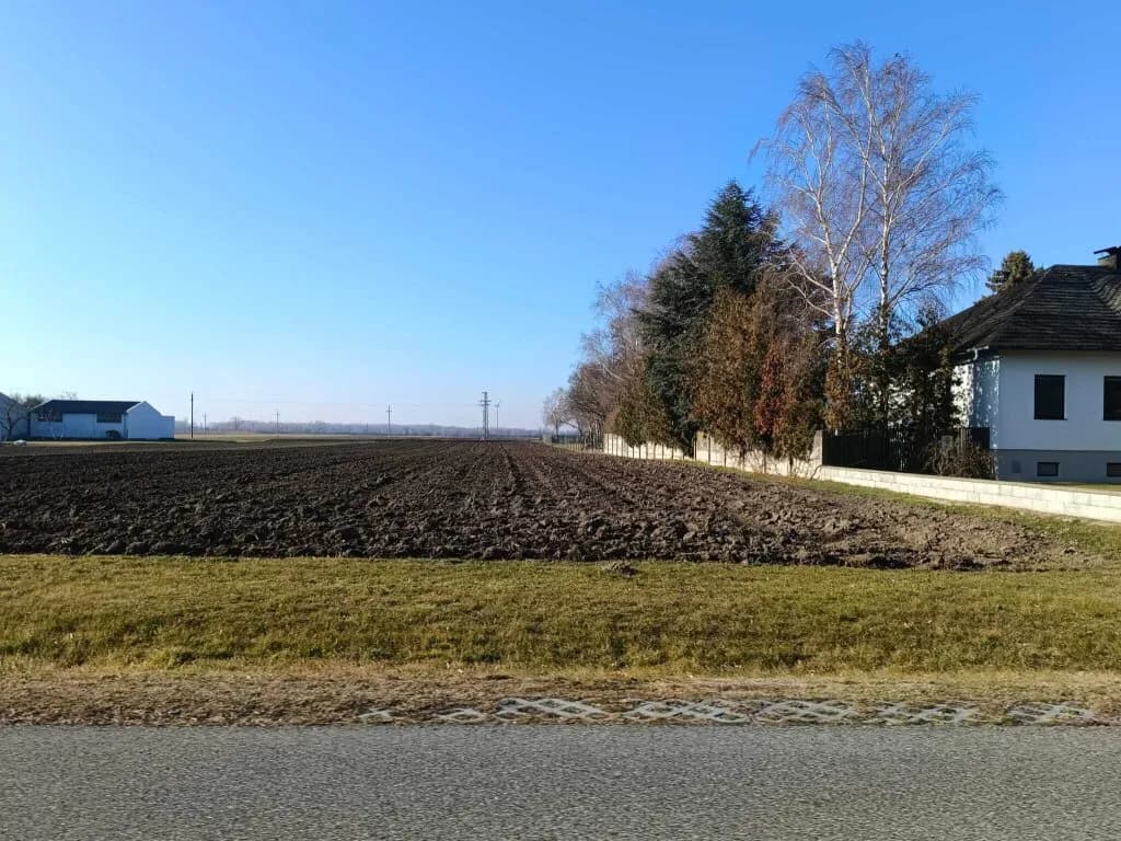 Grundstück kaufen in Neusiedl am See – 1 566 m², € 228.600