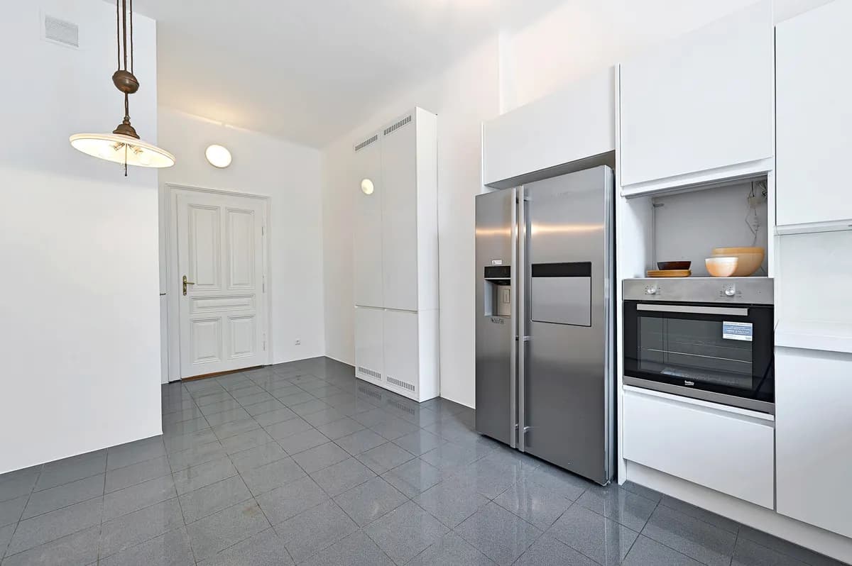 7-Zimmer-Wohnung mieten in Wien – 220 m², € 4.990 – Bild 6 von 6
