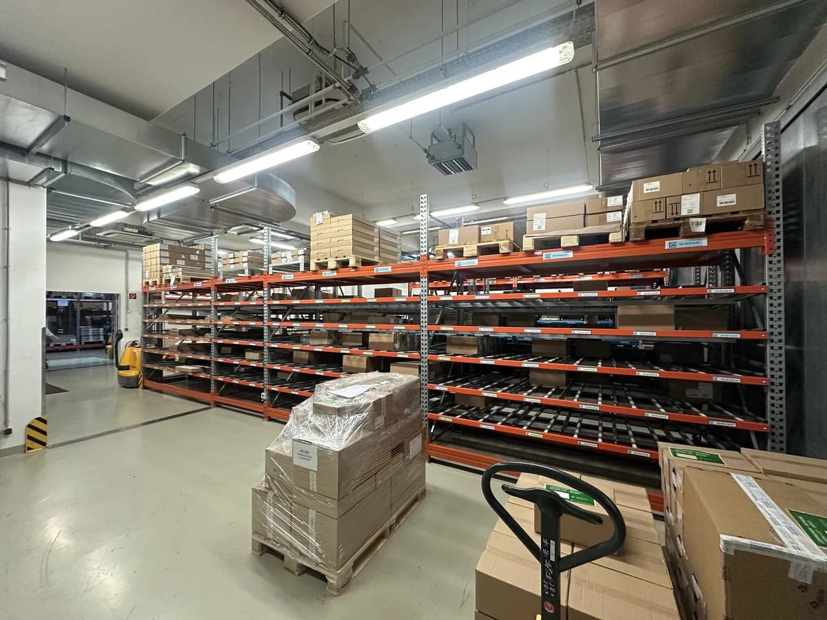 Gewerbeimmobilie mieten in Wien – 1 127 m², € 8 – Bild 7 von 8