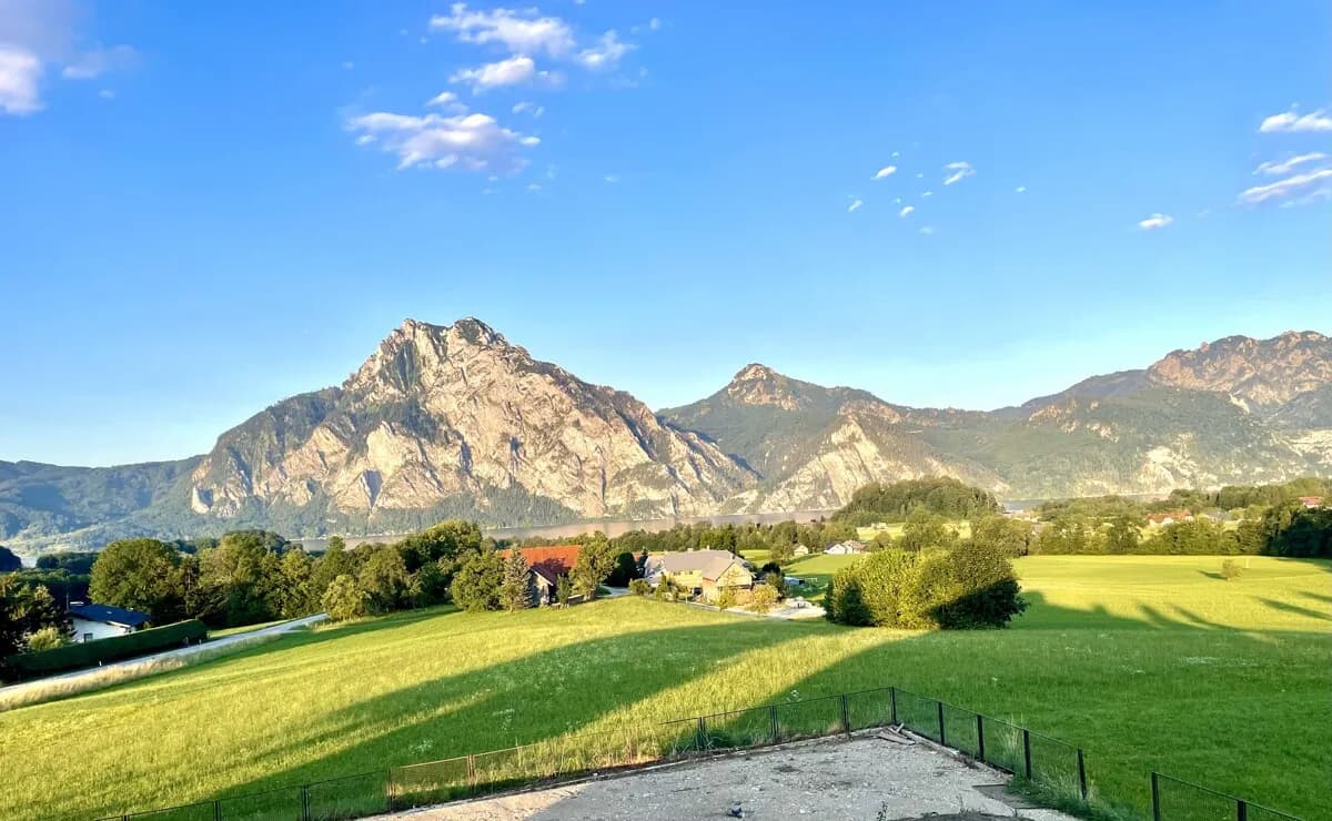 2-Zimmer-Wohnung mieten in Gmunden – 47 m², € 1.245 – Bild 2 von 11