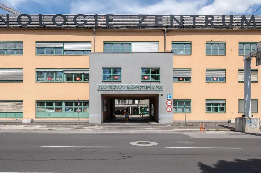 1-Zimmer-Gewerbeimmobilie mieten in Linz – 34 m², € 557 – Bild 4 von 9