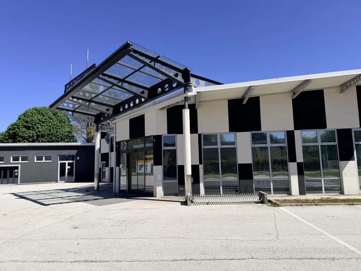 Gewerbeimmobilie mieten in Klagenfurt – 852 m², € 8.000 – Bild 1 von 33