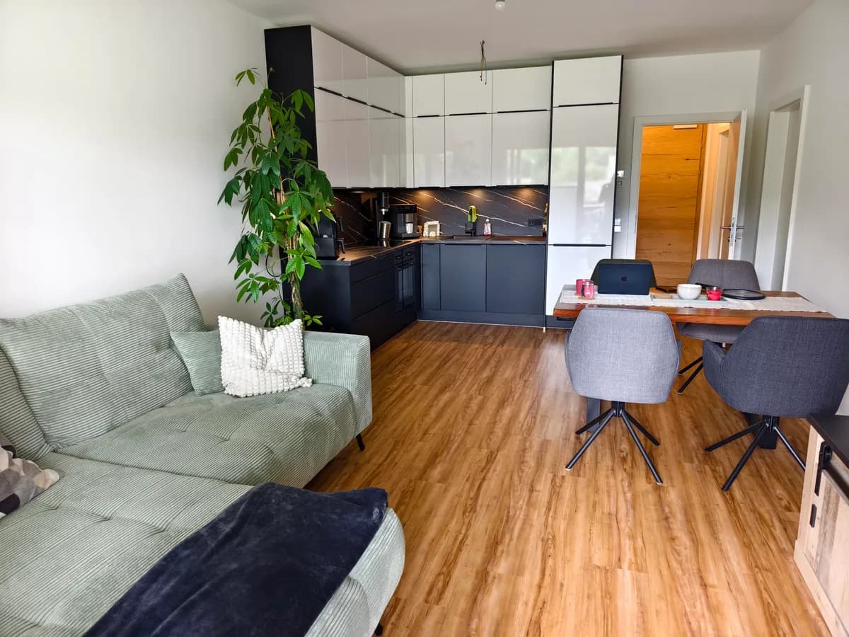 2-Zimmer-Wohnung mieten in Gmunden – 49 m², € 974 – Bild 1 von 12