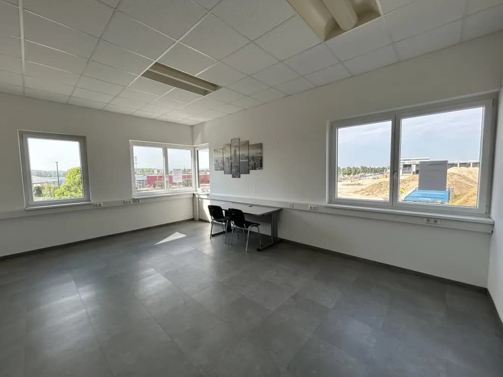 Gewerbeimmobilie mieten in Wels – 39 m², € 558 – Bild 2 von 12