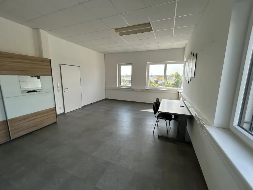 Gewerbeimmobilie mieten in Wels – 39 m², € 558 – Bild 3 von 12