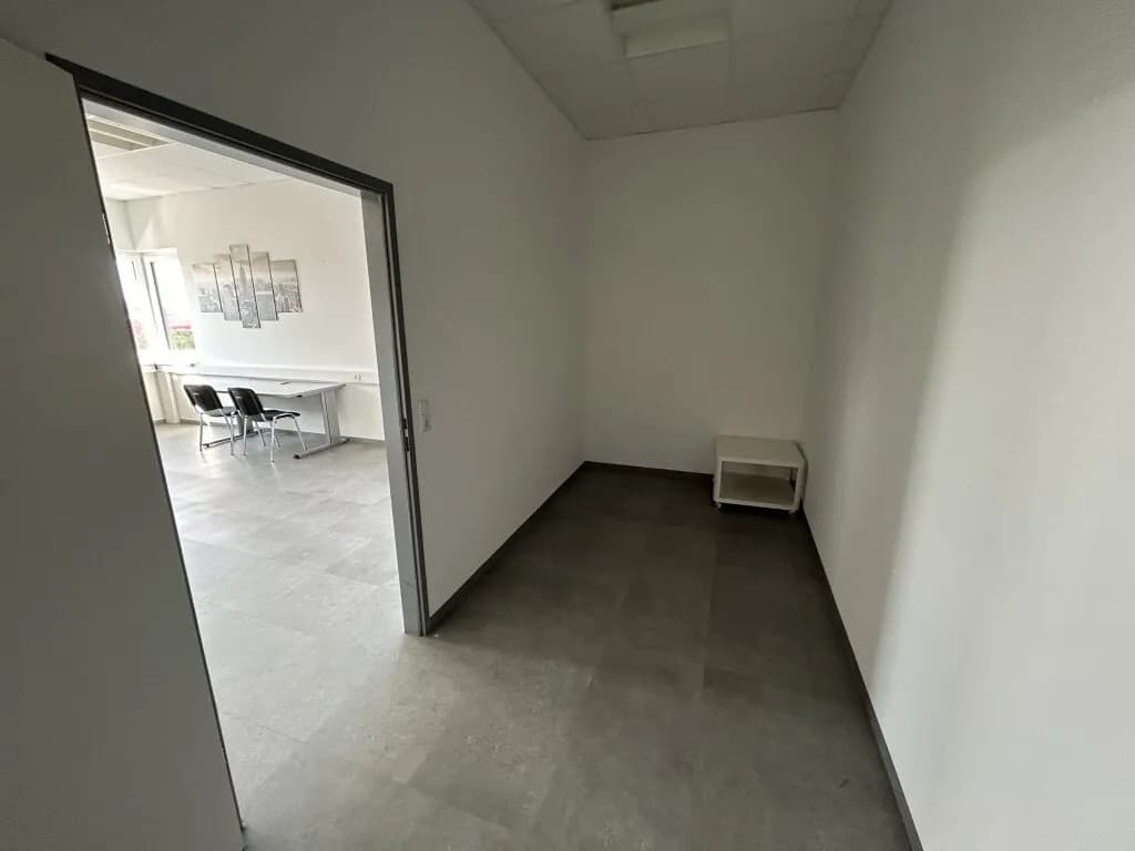 Gewerbeimmobilie mieten in Wels – 39 m², € 558 – Bild 4 von 12