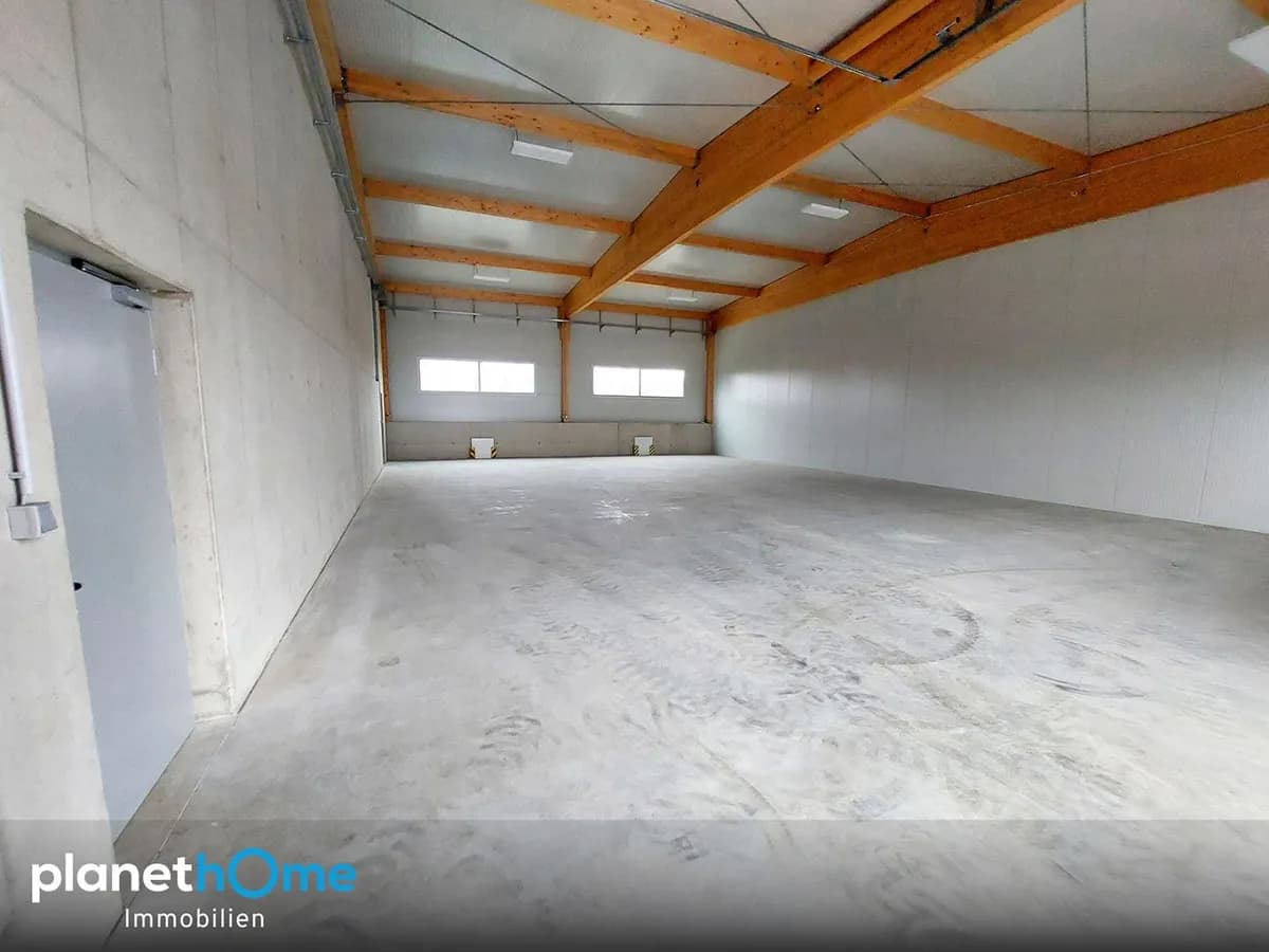 Gewerbeimmobilie mieten in Baden – 250 m², € 2.180
