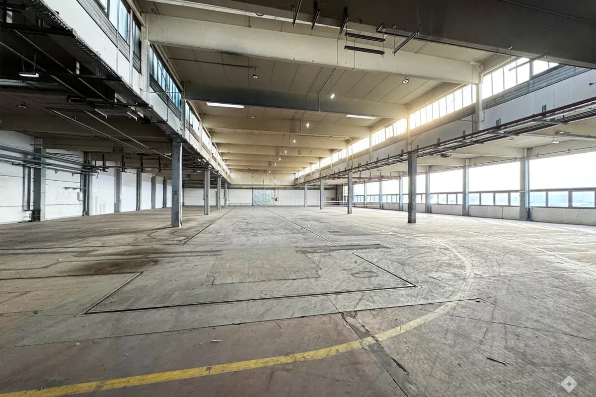 Gewerbeimmobilie mieten in Salzburg-Umgebung – 2 111 m², € 16.135 – Bild 3 von 9