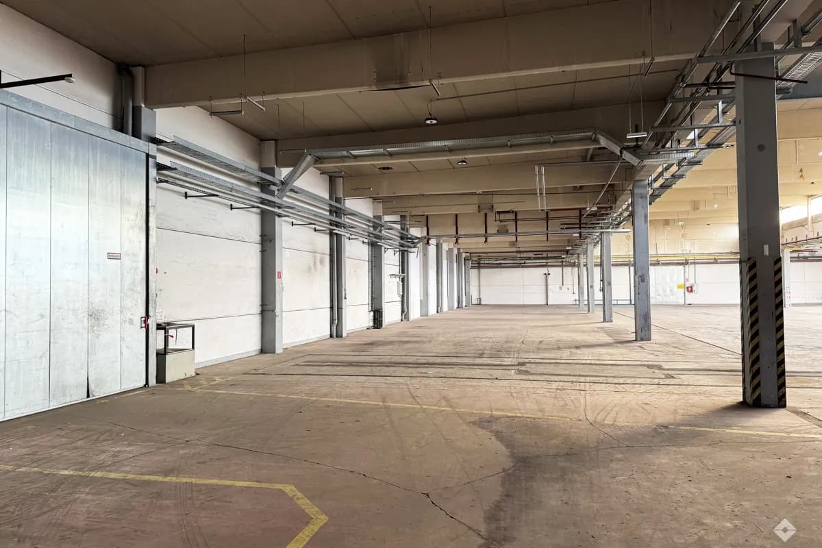 Gewerbeimmobilie mieten in Salzburg-Umgebung – 2 111 m², € 16.135 – Bild 4 von 9