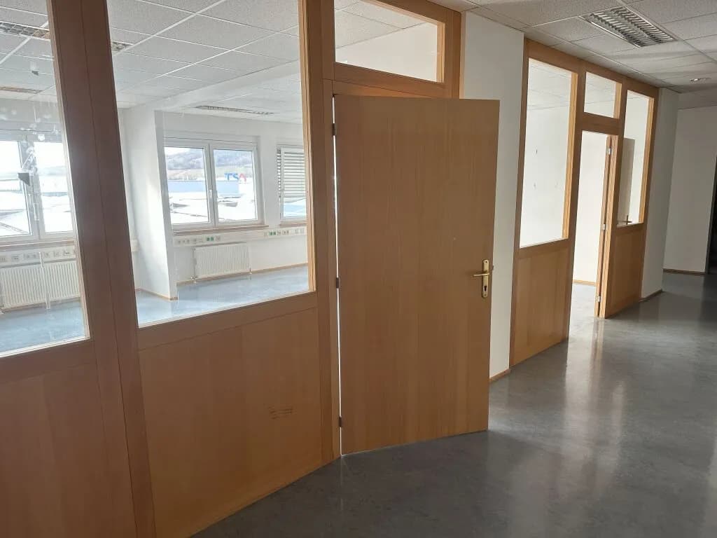 Gewerbeimmobilie mieten in Mödling – 192 m², € 2.404 – Bild 2 von 9