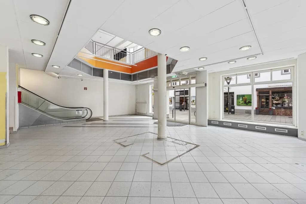 8-Zimmer-Gewerbeimmobilie mieten in Wiener Neustadt – 709 m² – Bild 2 von 25