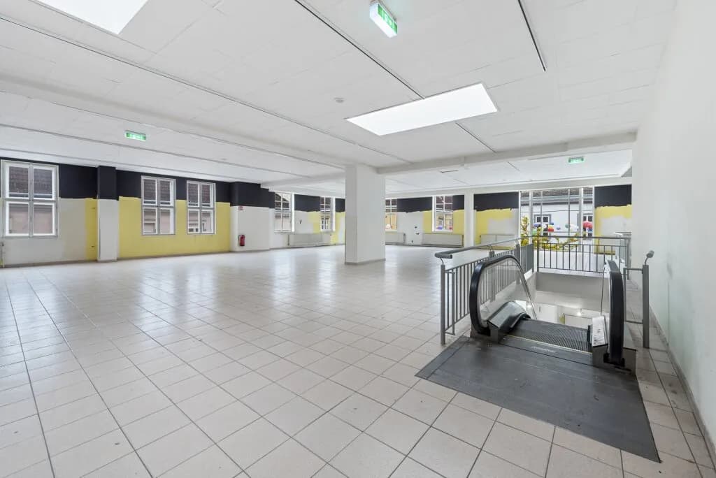 8-Zimmer-Gewerbeimmobilie mieten in Wiener Neustadt – 709 m² – Bild 3 von 25