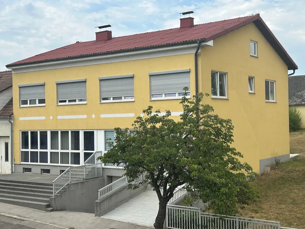 8-Zimmer-Gewerbeimmobilie mieten in Korneuburg – 300 m², € 2.700