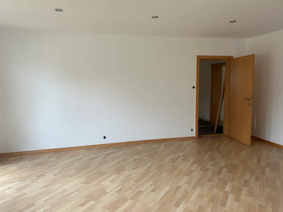 8-Zimmer-Gewerbeimmobilie mieten in Korneuburg – 300 m², € 2.700 – Bild 3 von 7