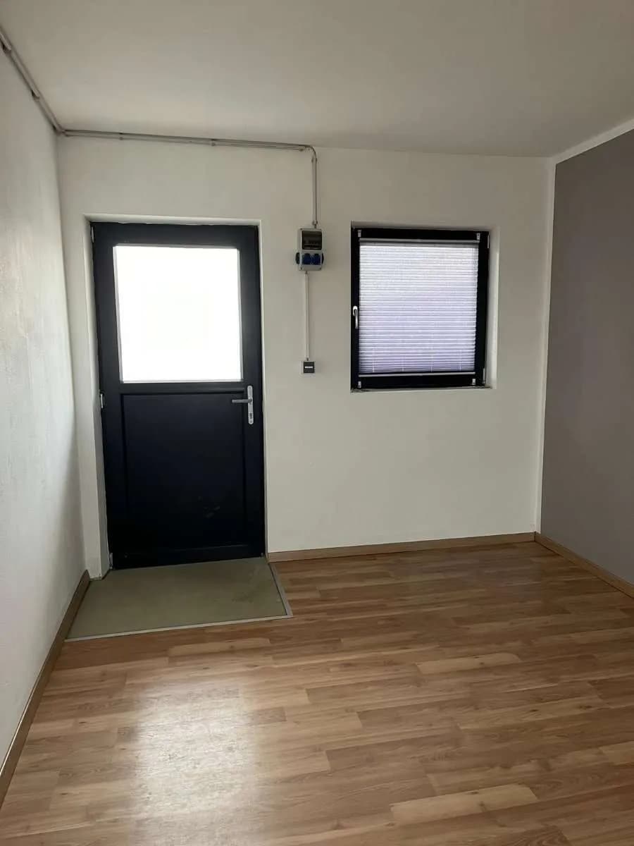 Gewerbeimmobilie mieten in Gänserndorf – 18 m², € 180