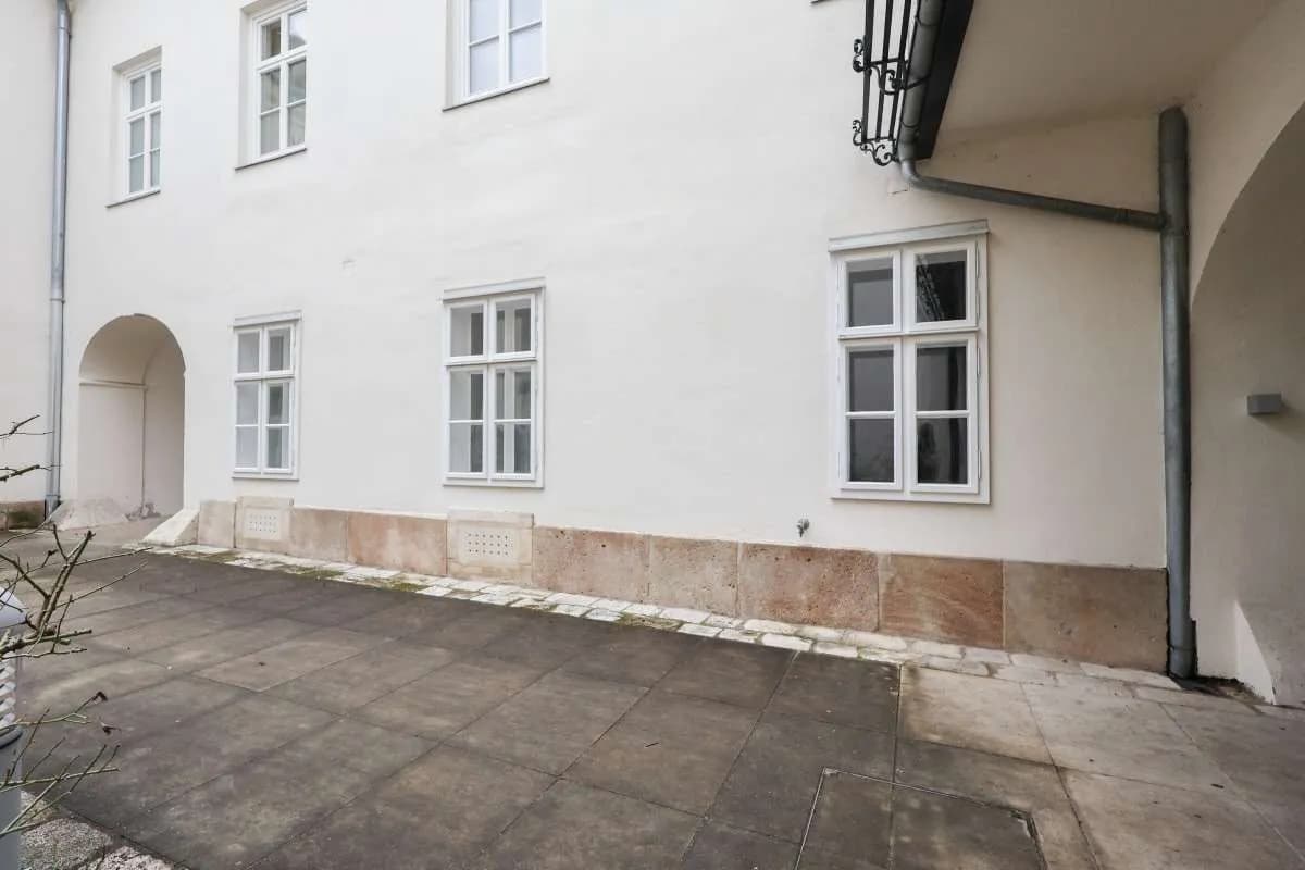 Gewerbeimmobilie mieten in Wiener Neustadt – 36 m², € 487 – Bild 2 von 12