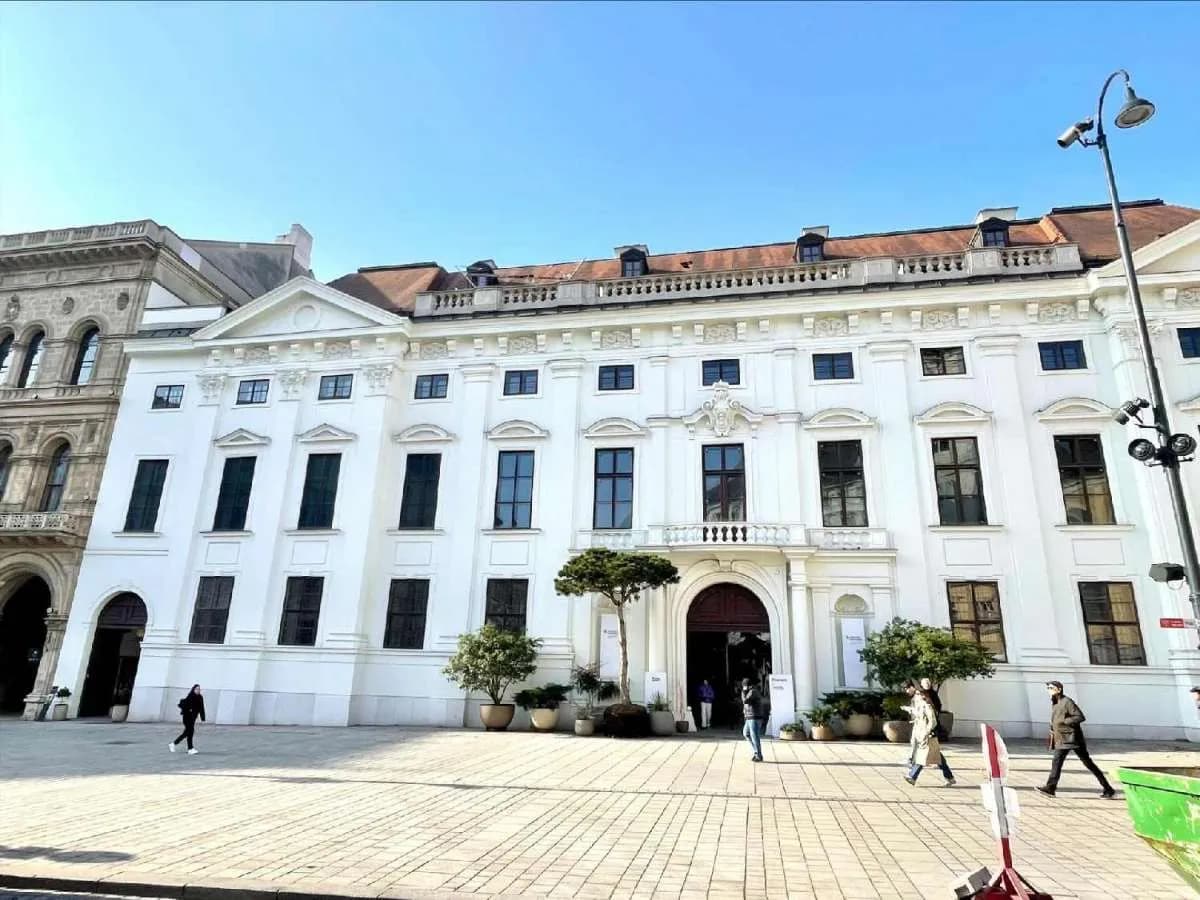 13-Zimmer-Gewerbeimmobilie mieten in Wien – 1 039 m², € 28.565 – Bild 2 von 16