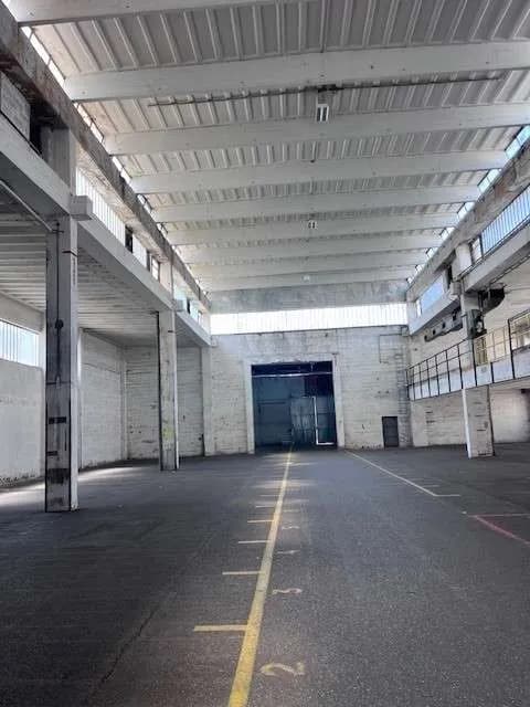 Gewerbeimmobilie mieten in Linz – 1 618 m², € 11.359