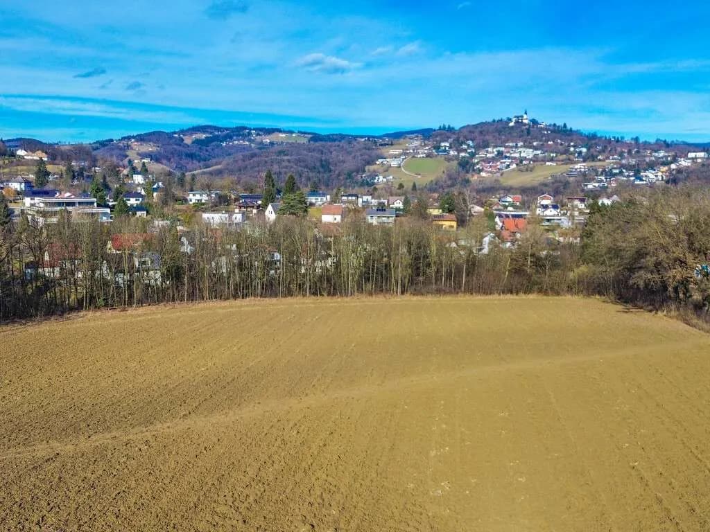 Grundstück kaufen in Linz Land – 100 651 m², € 4.513.585