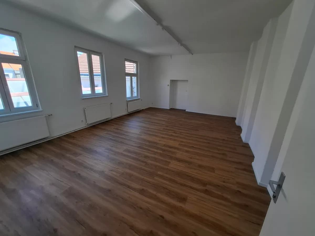 Gewerbeimmobilie mieten in Wien – 117 m², € 1.582