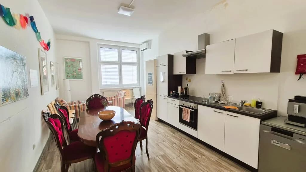 4-Zimmer-Gewerbeimmobilie mieten in Wien – 180 m², € 2.700 – Bild 3 von 4