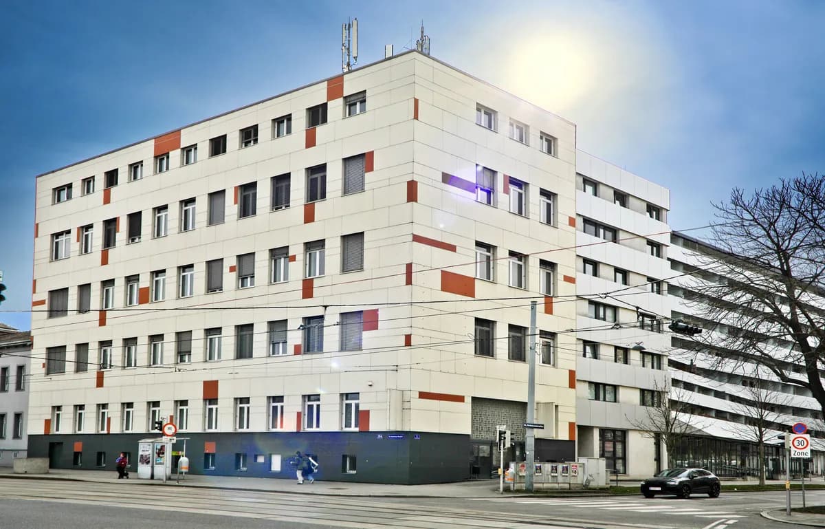 Gewerbeimmobilie mieten in Wien – 1 810 m², € 8 – Bild 1 von 12