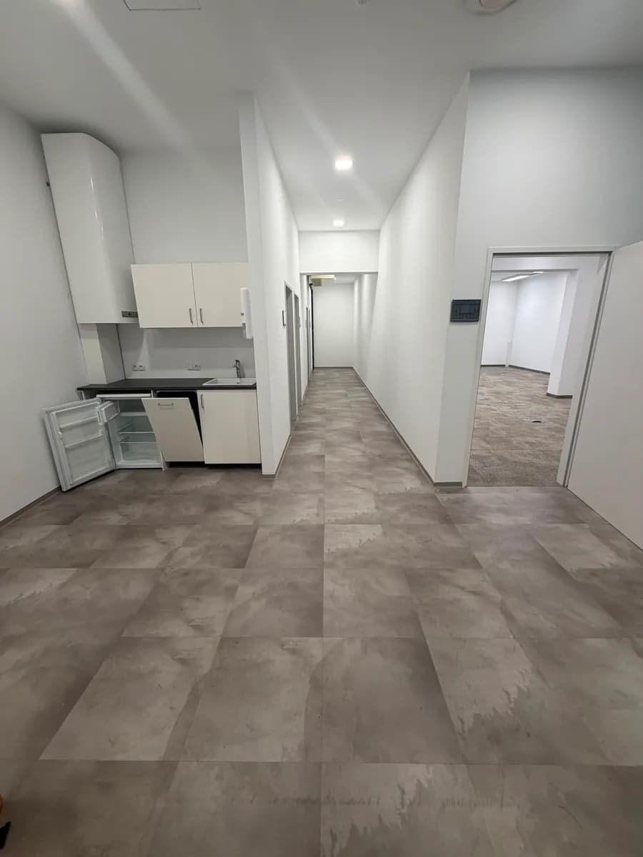 Gewerbeimmobilie mieten in Innsbruck – 200 m², € 3.922 – Bild 4 von 5