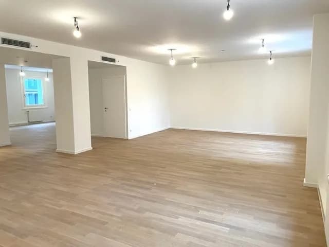 2-Zimmer-Gewerbeimmobilie mieten in Wien – 122 m², € 2.341 – Bild 1 von 9
