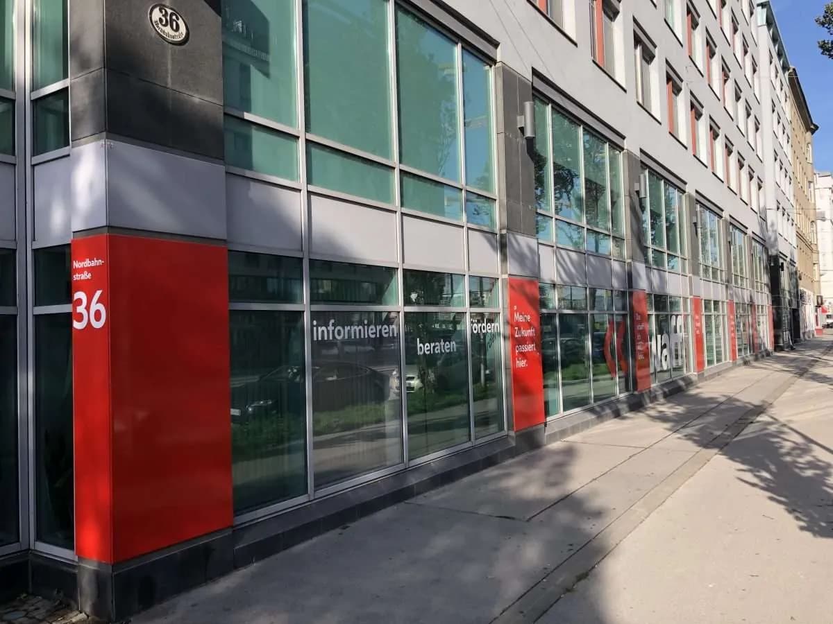 Gewerbeimmobilie mieten in Wien – 329 m², € 5.285