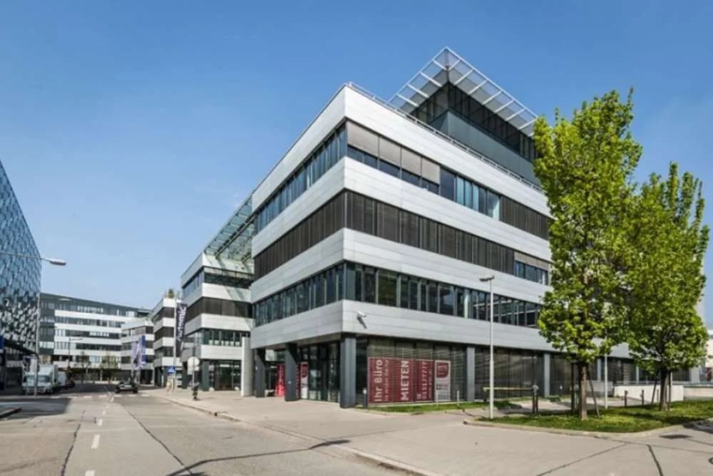 Gewerbeimmobilie mieten in Wien – 4 908 m², € 15
