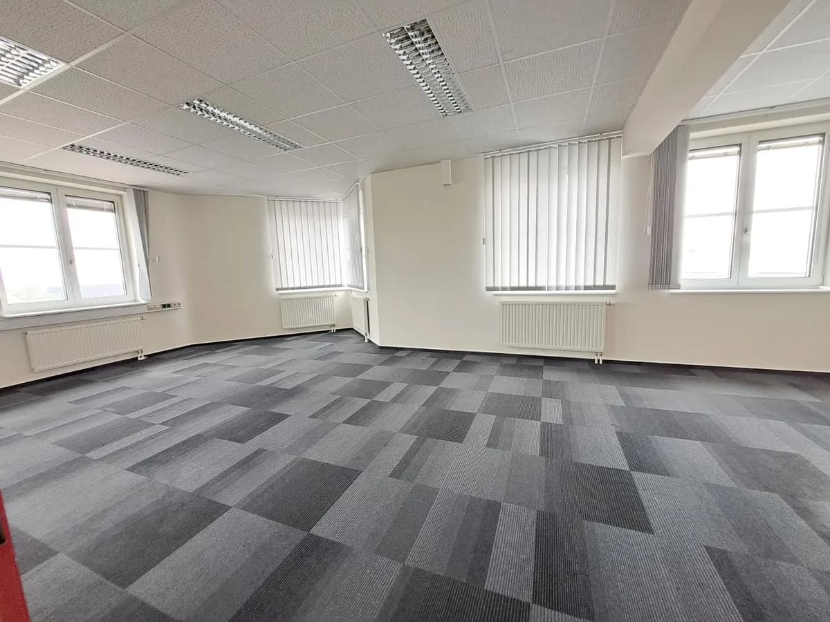 7-Zimmer-Gewerbeimmobilie mieten in Sankt Pölten – 269 m², € 2.194 – Bild 1 von 5