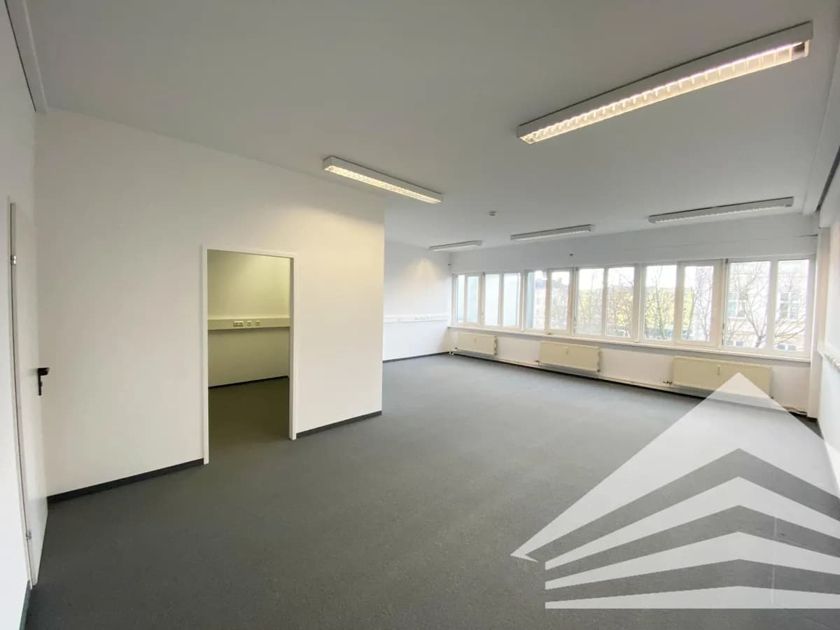 1-Zimmer-Gewerbeimmobilie mieten in Linz – 75 m², € 861