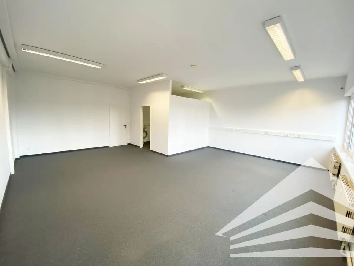 1-Zimmer-Gewerbeimmobilie mieten in Linz – 75 m², € 861 – Bild 2 von 9