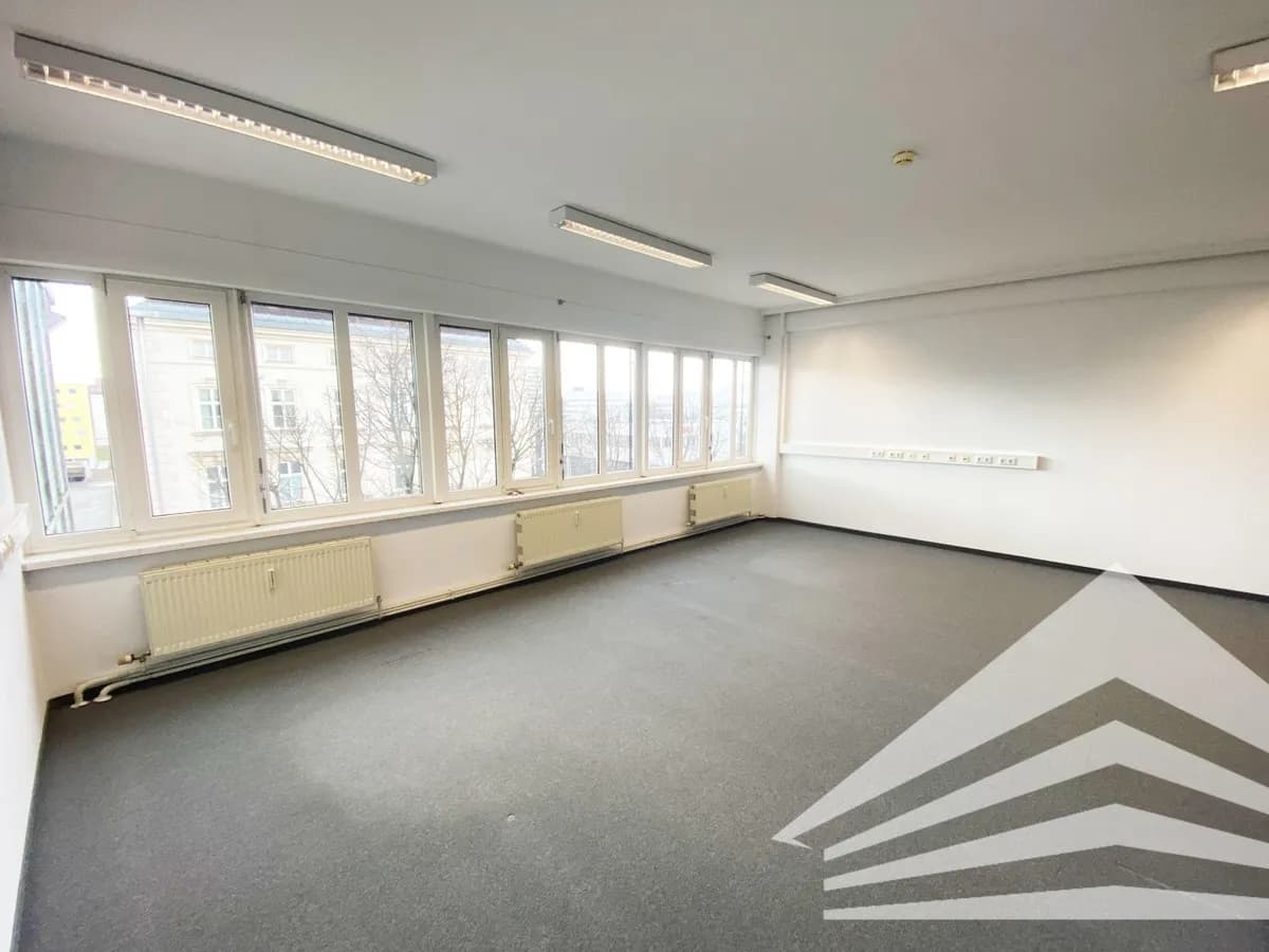 1-Zimmer-Gewerbeimmobilie mieten in Linz – 75 m², € 861 – Bild 3 von 9