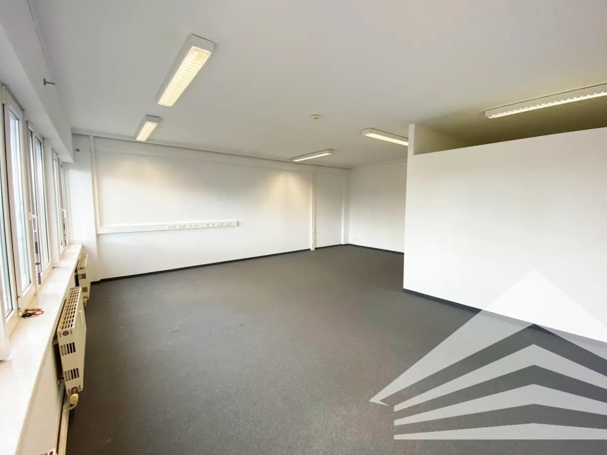 1-Zimmer-Gewerbeimmobilie mieten in Linz – 75 m², € 861 – Bild 6 von 9