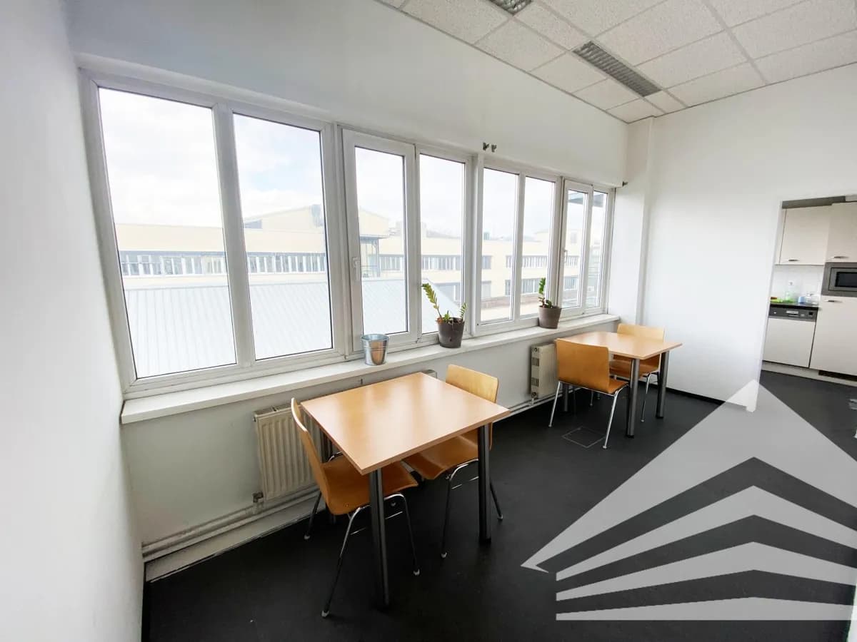 1-Zimmer-Gewerbeimmobilie mieten in Linz – 75 m², € 861 – Bild 7 von 9
