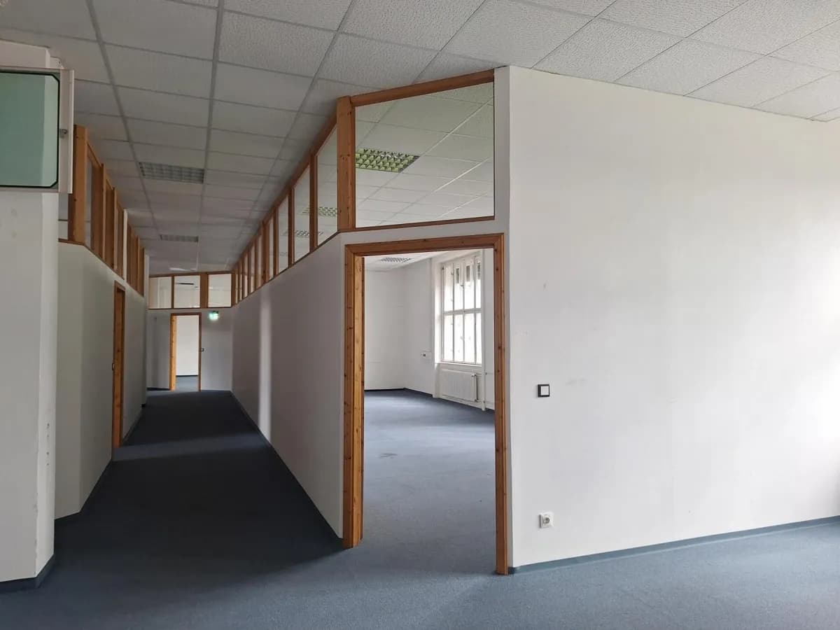 9-Zimmer-Gewerbeimmobilie mieten in Wien – 605 m², € 7.450 – Bild 2 von 11