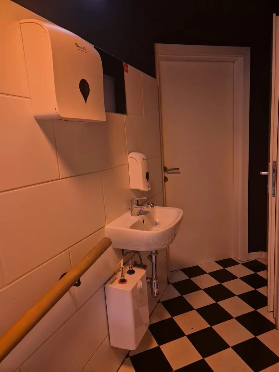 Gewerbeimmobilie mieten in Wien – 100 m², € 1.500 – Bild 21 von 23