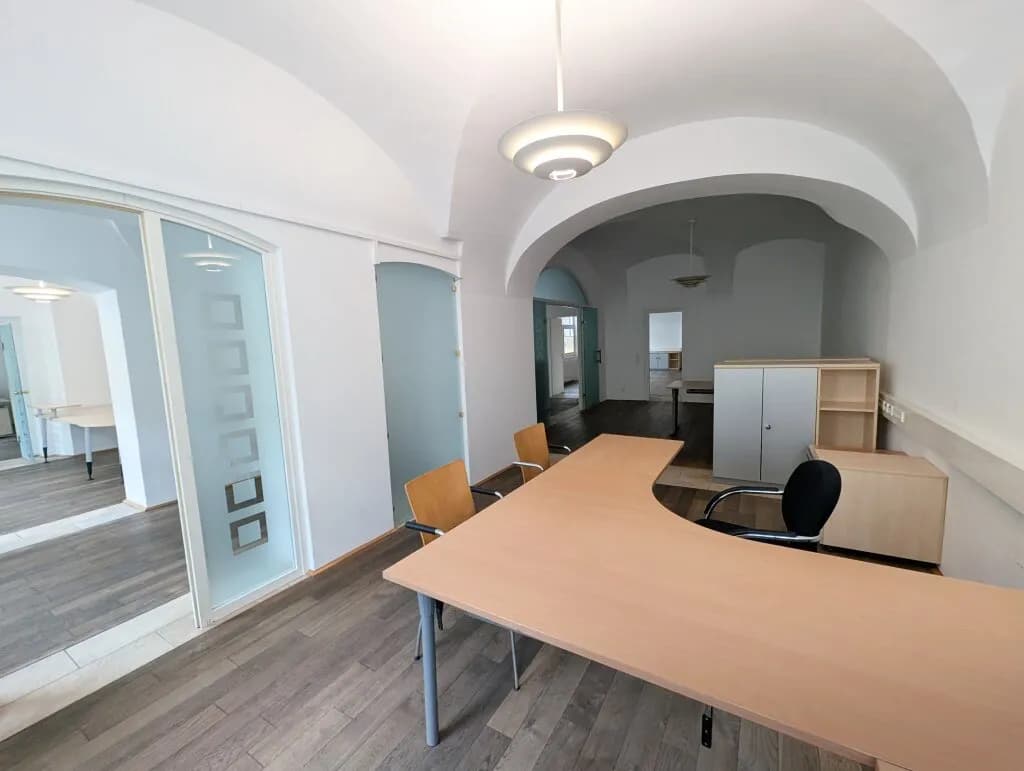 7-Zimmer-Gewerbeimmobilie mieten in Salzburg Stadt – 192 m², € 3.356 – Bild 3 von 7