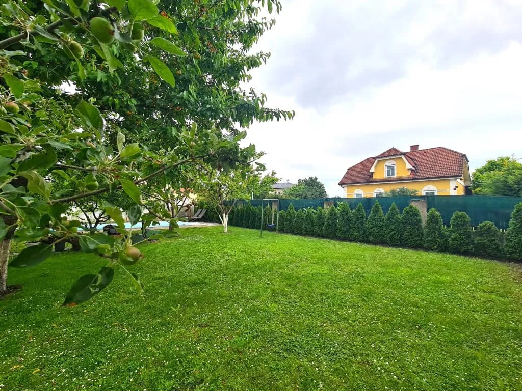 Grundstück kaufen in Baden – 460 m², € 165.000